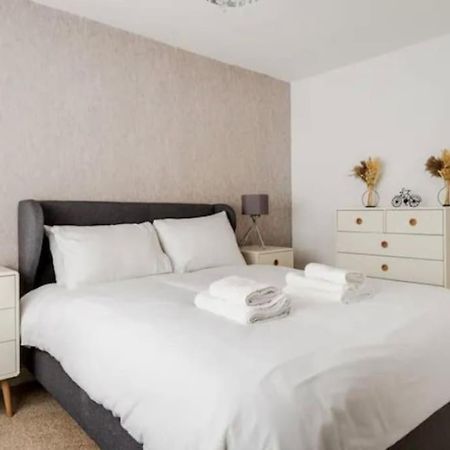 New Build House Near Trafford Centre With Drive Βίλα Μάντσεστερ Εξωτερικό φωτογραφία