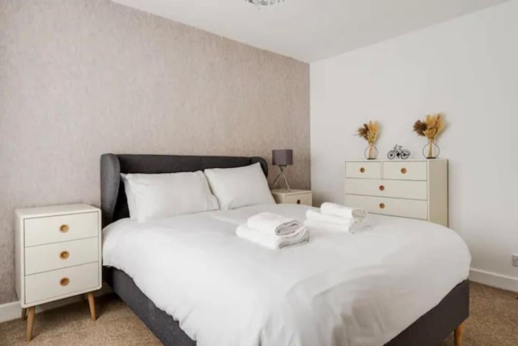 New Build House Near Trafford Centre With Drive Βίλα Μάντσεστερ Εξωτερικό φωτογραφία