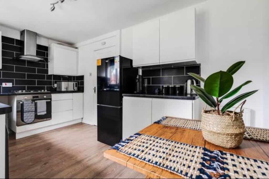 New Build House Near Trafford Centre With Drive Βίλα Μάντσεστερ Εξωτερικό φωτογραφία