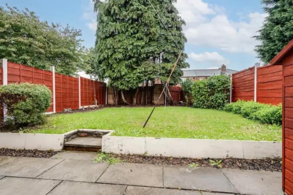 New Build House Near Trafford Centre With Drive Βίλα Μάντσεστερ Εξωτερικό φωτογραφία