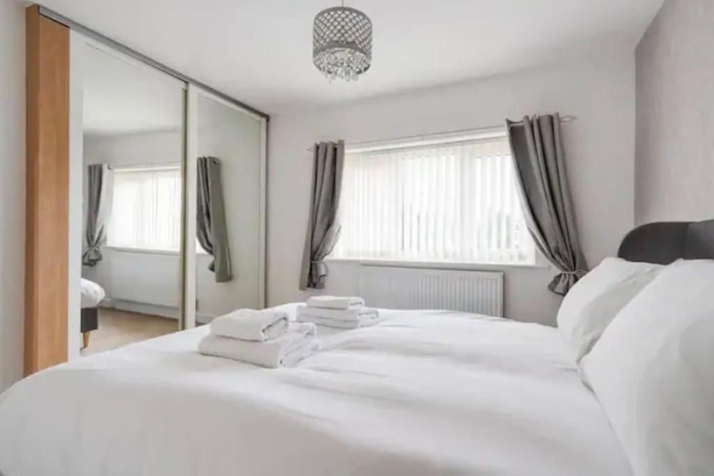 New Build House Near Trafford Centre With Drive Βίλα Μάντσεστερ Εξωτερικό φωτογραφία