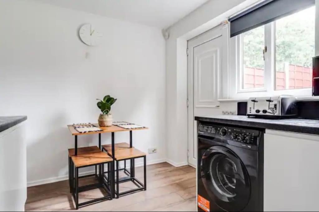 New Build House Near Trafford Centre With Drive Βίλα Μάντσεστερ Εξωτερικό φωτογραφία